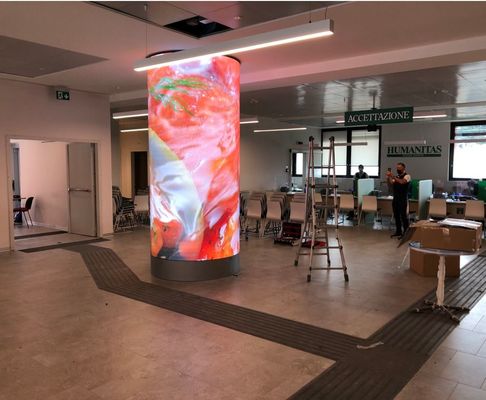 Προσαρμοσμένη πλήρης χρώσης κυλινδρική οθόνη LED P1.8mm για εσωτερική οθόνη Μέγεθος 240 * 120mm
